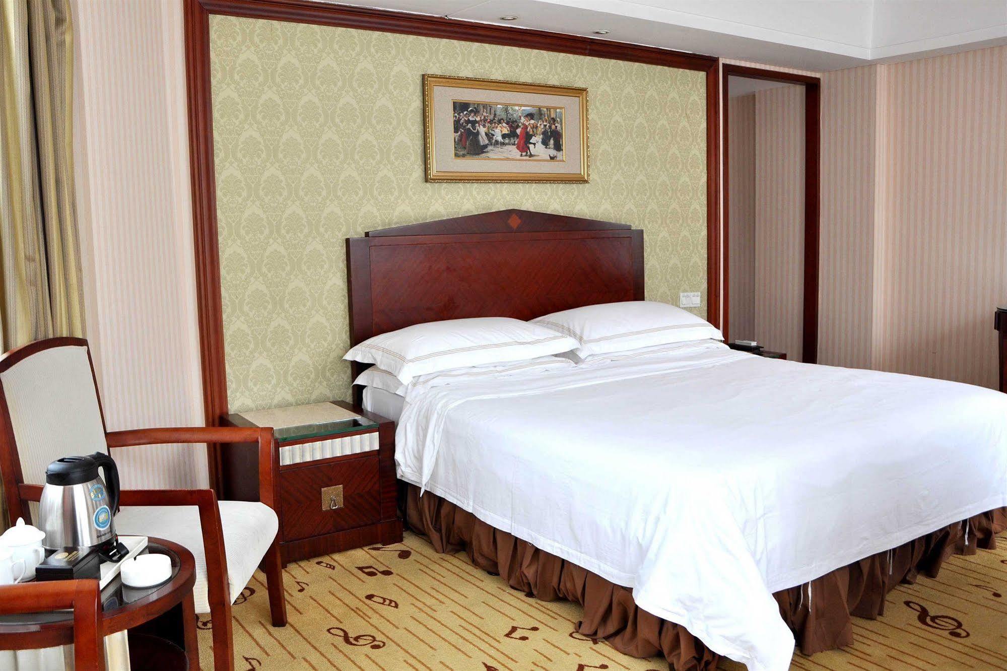 Vienna Hotel Guangzhou Exterior photo